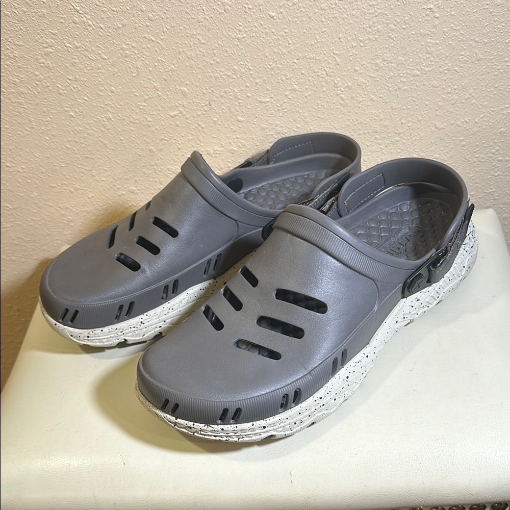 Skechers foamies size 12